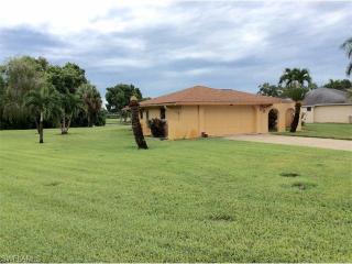 197 Big Springs Dr, Naples, FL 34113-8327