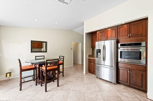 2940 8 Ave, Naples FL 34120-4920 exterior