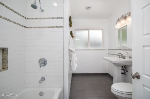 1242 Edgemont Ave, Phoenix AZ 85035-1735 exterior