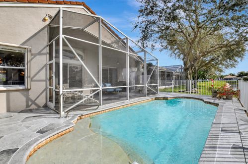 7948 Lando Ave, Boynton Beach FL 33437-6359 exterior