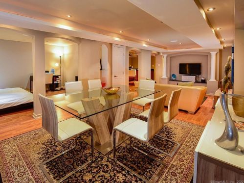 96 Juniper Dr, Milford CT 06461-9118 exterior