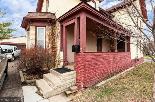 507 Pine St, Chaska, MN 55318-1947