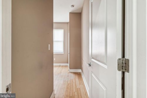 3146 Broad St, Philadelphia PA 19147-4919 exterior