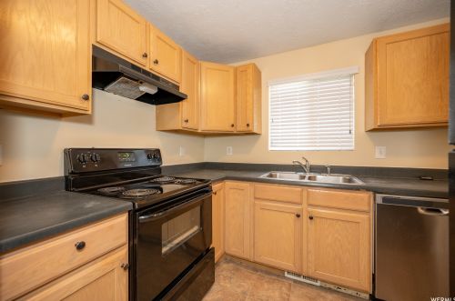 5012 Gaskill Way, Taylorsville UT 84081-6414 exterior