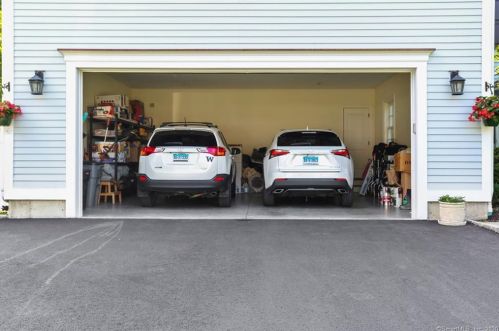 45 Cir Dr, Greenwich CT 06830-6737 exterior