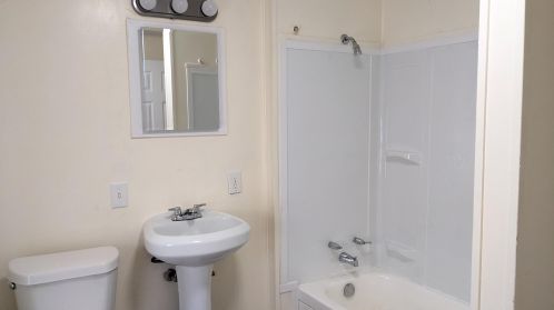 1225 Sanford St, Meskegon MI 49441-2131 exterior