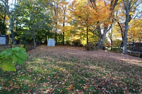 18 Earl St, Manchester CT  06040-4336 exterior