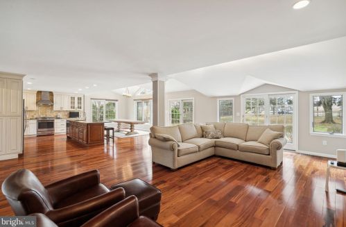 114 Woodview Ln, Riverton NJ  08077-3218 exterior