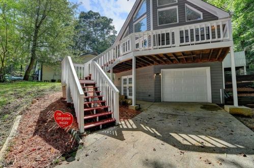 689 Lake Dr, Lithonia GA  30039-6683 exterior