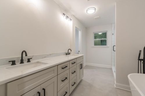 1937 Clairmont Ter, Atlanta GA  30345-2309 exterior