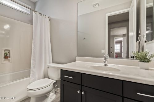 21618 39th Ter, Phoenix AZ  85050-4911 exterior