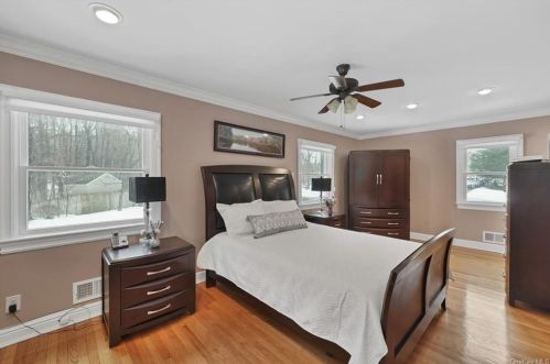 40 Cox Ave, Armonk NY 10504-2016 exterior