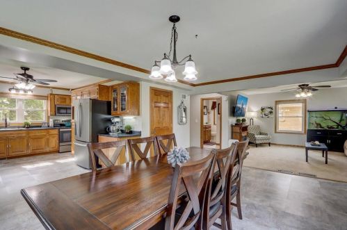 5633 67th St, Milwaukee, WI 53218-2306