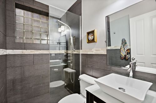 2326 Charleston St, Chicago IL 60647-4112 exterior