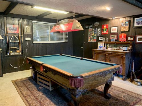 8672 Aspen Way, Sandy UT 84093-1827 exterior