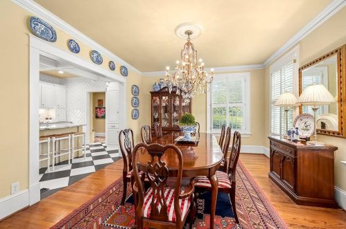 1647 Riverside Dr, Gainesville GA 30501-1837 exterior