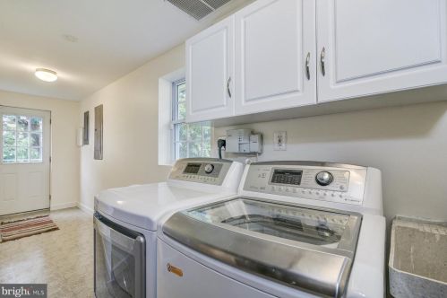 11801 Ambleside Dr, Rockville MD 20854-2109 exterior