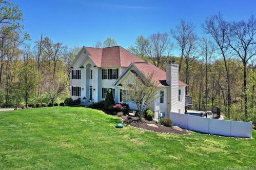 8 Aspen Ln, Seymour, CT 06478-1263