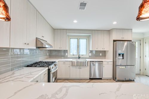 110 Bond St, Iselin NJ  08830-2424 exterior