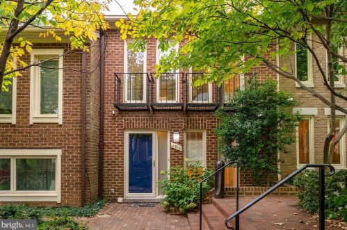 4319 Embassy Park Dr, Washington, DC 20016-3607