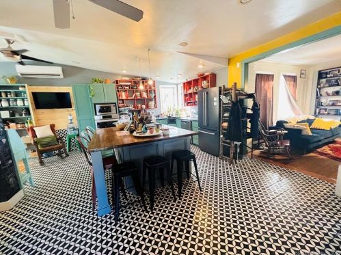 294 Broad St, Killingly CT 06239-3604 exterior