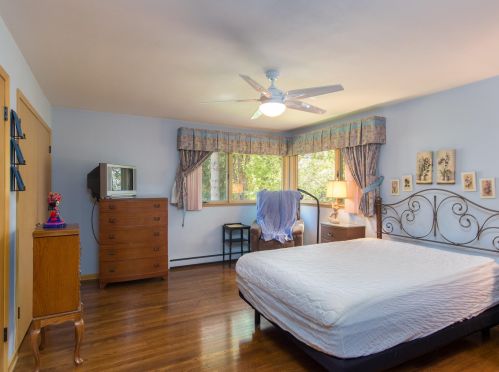 2565 Hunt Club Cir, Milwaukee WI 53209-1867 exterior