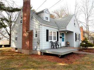 84 Adams St, Manchester, CT 06042-1804