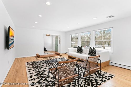 284 Pelican Rd, Middletown NJ 07748-3040 exterior