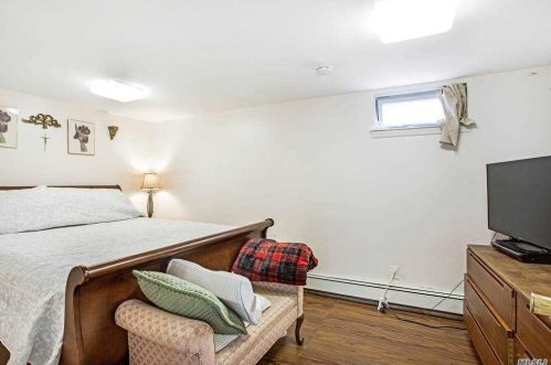 49 Countisbury Ave, Valley Stream NY 11580-1748 exterior