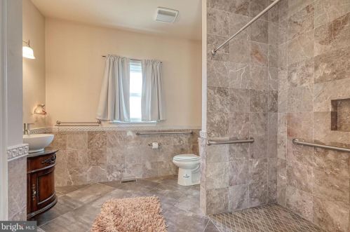 100 Acadia Dr, Riverton NJ 08077-3136 exterior