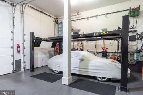 1250 Daleview Dr, Mc Lean VA 22102-1538 exterior