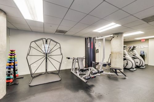 720 Larrabee St, Chicago IL  60654-1874 exterior