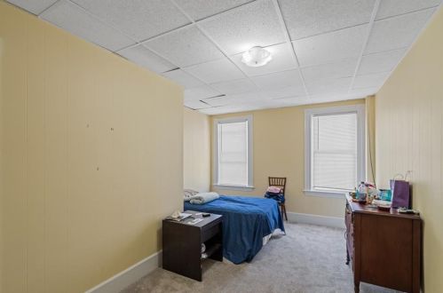 7 Bayview Ave, Middletown RI 02840-2108 exterior