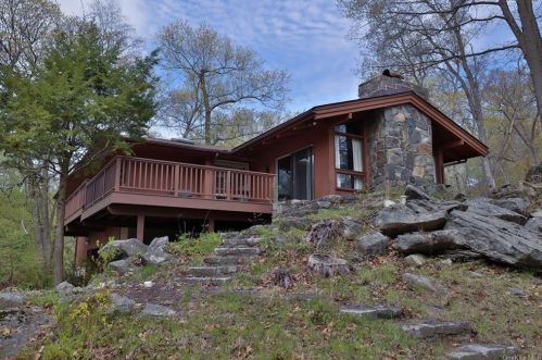 24 Pheasant Dr, Armonk, NY 10504-1322