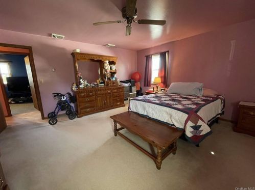 22 Macintosh Dr, Middletown NY 10941-1048 exterior