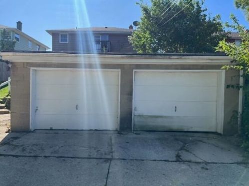 10124 Capitol Dr, Milwaukee WI 10126-1320 exterior