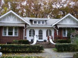 43 Royce Rd, Newton, MA 02459-1015