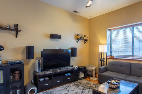 3347 Clark St, Chicago, IL 60657-1149