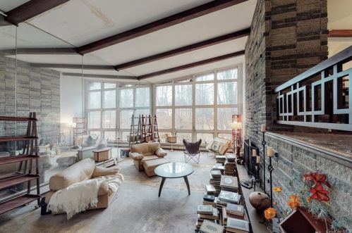 25 Sparrowbush Rd, Upper Saddle River NJ 07458-1420 exterior