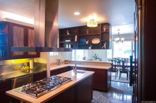 3415 Kaohinani Dr, Honolulu HI 96817-1040 exterior