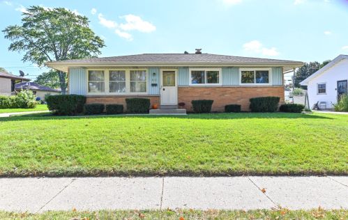 8133 Kiehnau Ave, Milwaukee, WI 53223-5546