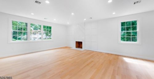 21 Fieldstone Dr, Livingston NJ  07039-3308 exterior