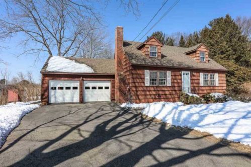 11 Pineview Dr, Dover, NH 03820-4622