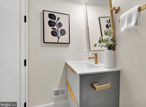 304 T St, Washington DC 20001-1842 exterior