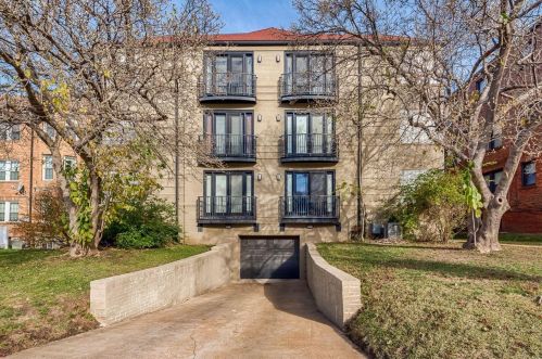 7524 Cromwell Dr, Saint Louis MO  63105-2957 exterior