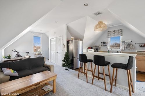 2212 Sunnyside Ave, Chicago IL 60630-3925 exterior