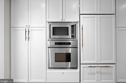 310 16th St, Philadelphia PA  19102-4907 exterior