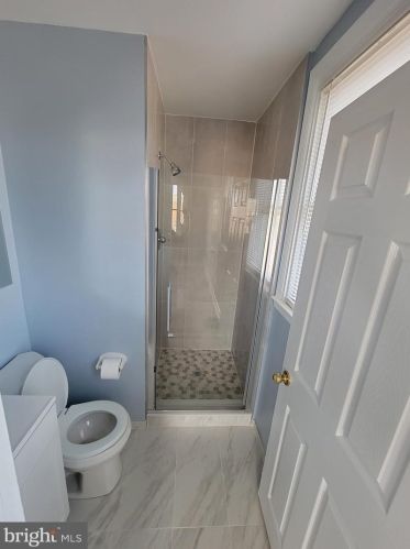 7054 Large St, Philadelphia, PA 19149-1732