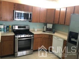 249 Kempsey Dr, New Brunswick NJ  08902-4221 exterior