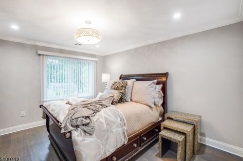 30 Mount Pleasant Pkwy, Livingston NJ  07039-2821 exterior